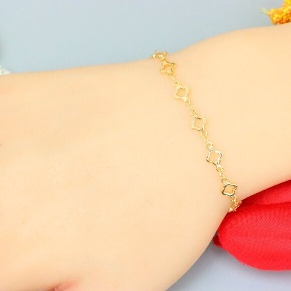 "Elegant & Trendy Bracelet, A Perfect Gift for Women, Thoughtful, EVCH1575 - Picture 1 of 10